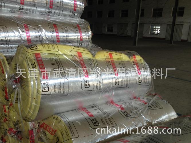 石灰石,白云石等天然矿石为主要原料,配合一些纯碱,硼砂等化工原料熔